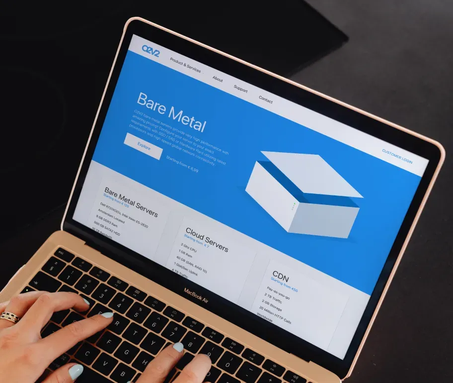 A digital platform showing an open project folder with a minimalist design, featuring a workspace and an annotation tool.